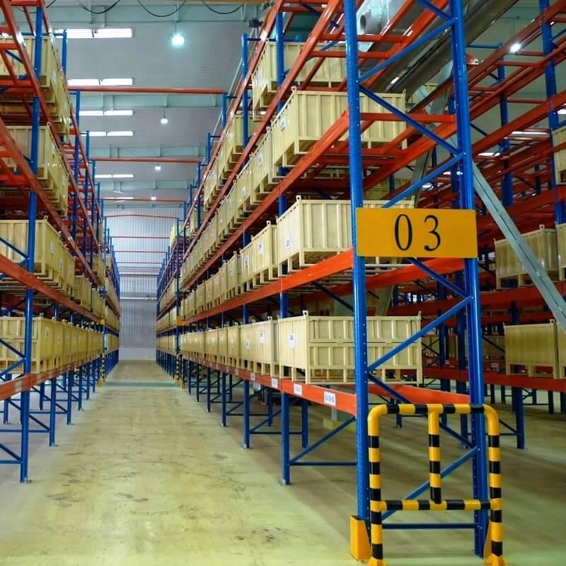 Kollisionsschutzmaßnahmen für Lagerregale